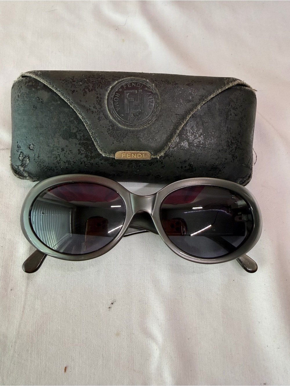 RARE Vintage Fendi FS 150 Pearl Grey Oval Sunglasses w/ Original Case
